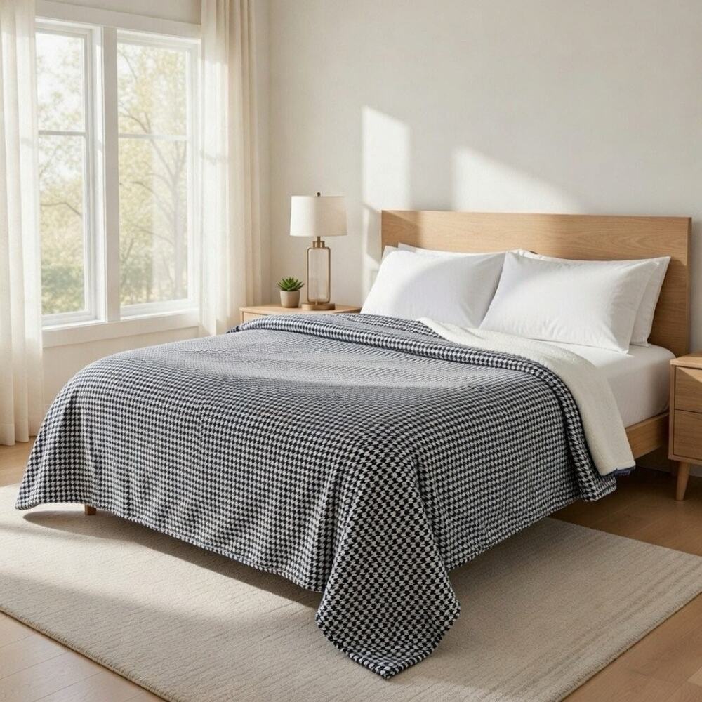 Cozy Queen Size Blanket - Plush & Warm with Vibrant Colors, Checks